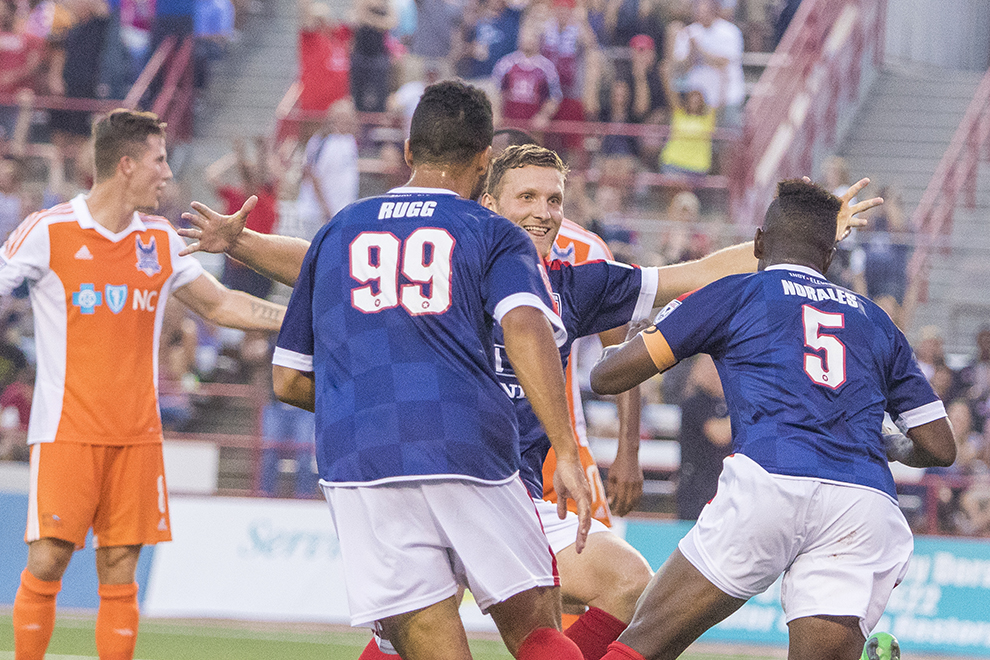 Indy celebrate after Erick Norales scores (Photo: Indy Eleven)