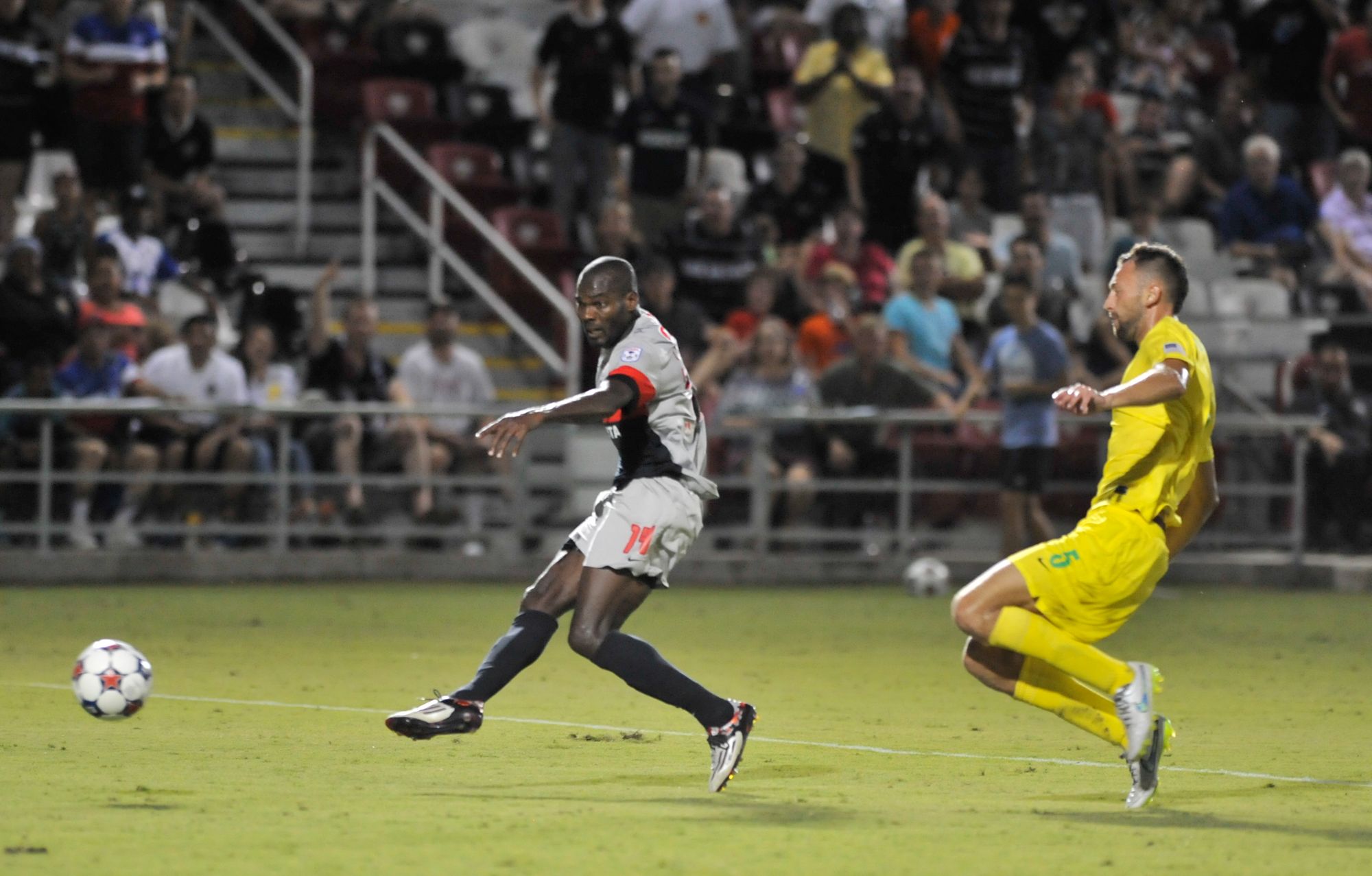 Cummings gets past Antonijevic to take the shot (Photo: San Antonio Scorpions)