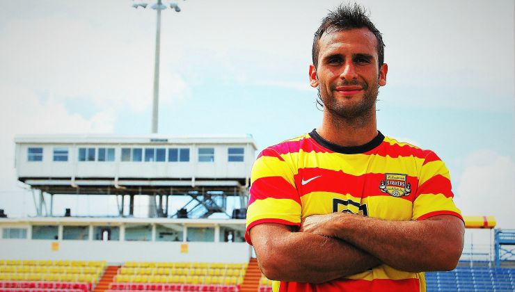 Jonathan Barrojo tries on his new kit at Lockhart Stadium (Photo: Fort Lauderdale Strikers)