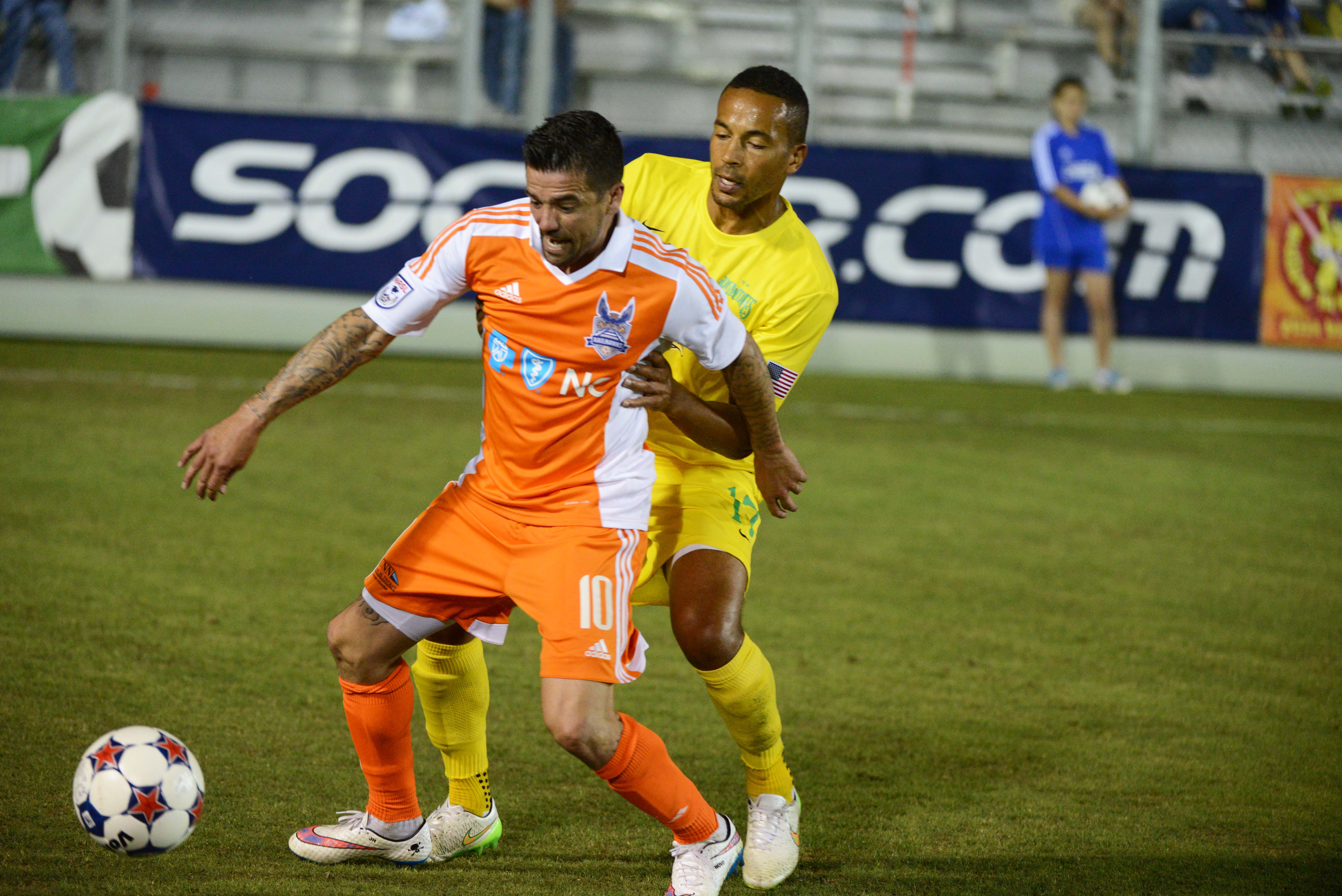 Carolina's Nacho Novo boxes out Tampa's Tamika Mkandawire (Photo: Carolina Railhawks)