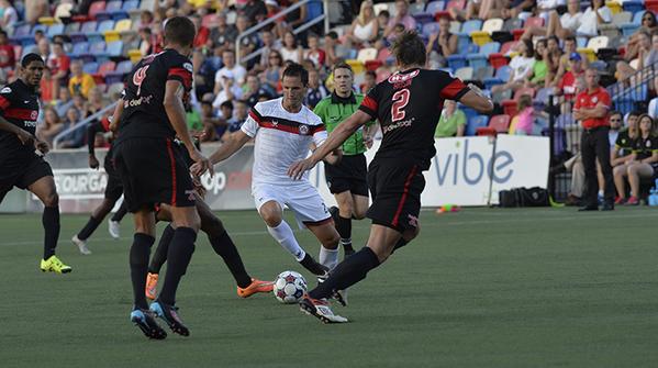 Pedro dribbles with the ball (Photo: Atlanta Silveracks)