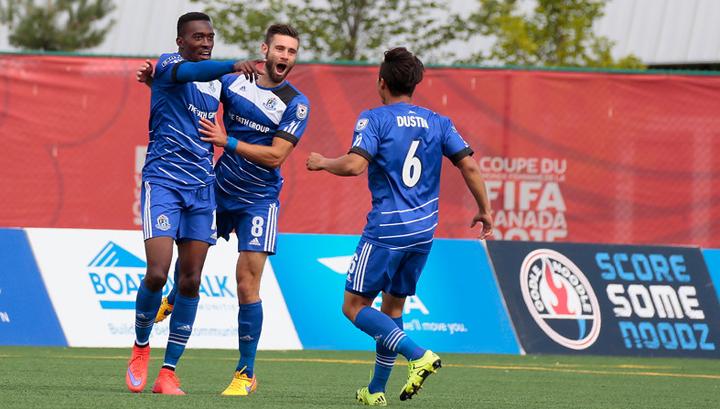 The Eddies celebrate after scoring. (Photo: FC Edmonton)