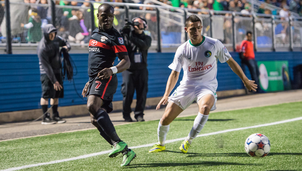 San Antonio Scorpions winger Billy Forbes and New York Cosmos winger Leo Fernandes (Photo: New York Cosmos)