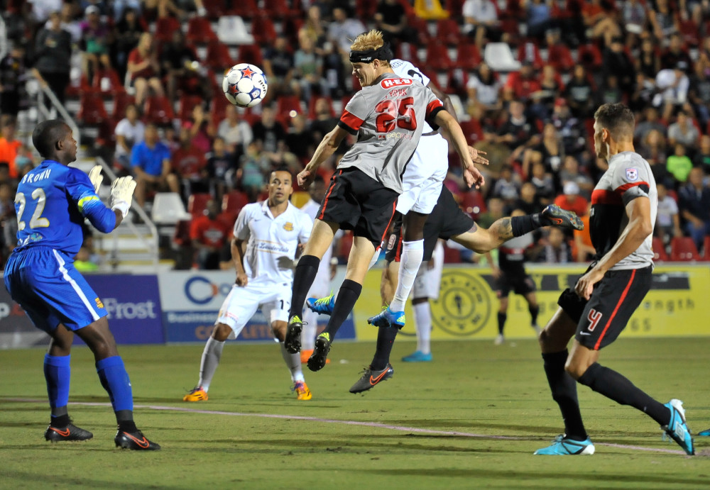 Kris Tyrpak (SAS) head's the ball toward Lionel Brown (FTL). (Photo: San Antonio Scorpions)