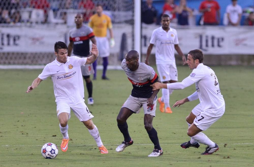 San Antonio's Omar Cummings is challenged by Fort Lauderdale players. (Photo: San Antonio Scorpions)